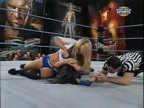 Courtney Taylor vs. AJ Lee (FCW 11.28.09)