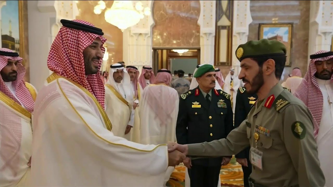 المهنئون بعيد الأضحى يتشرفون بالسلام على ولي العهد