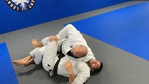 Solid Top Half Guard Choke - Use it to pass or submit your opponent | Brazilian Jiu-Jitsu | BJJ