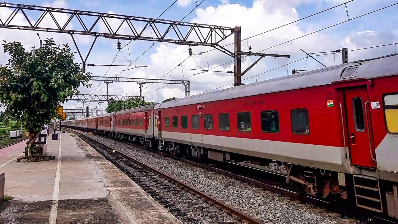 Train like bullet train 12358 Amritsar -Kolkata Durgiana express - YouTube
