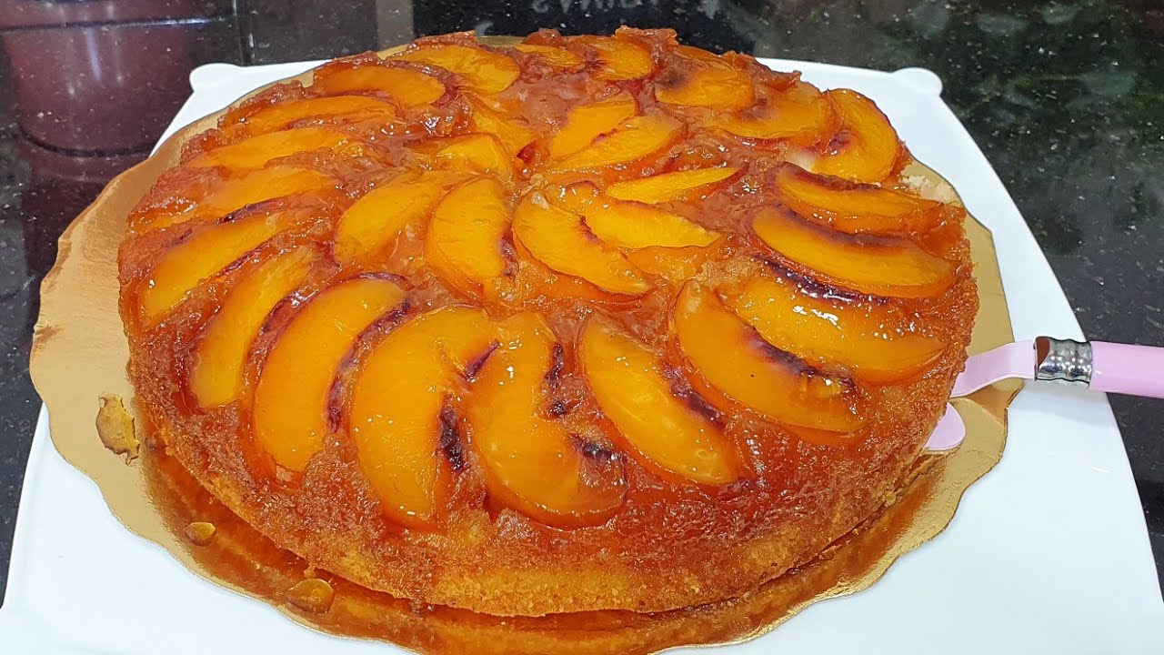 عندك مشكل مع مقلوبة التفاح او الخوخ ودايمن تلصقلك في السنيوة لقيتلك الحل حضريها وعينيك مغمضين