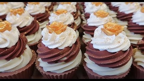 Making Cashmere Creme Cupcake Soaps + Giveaway!