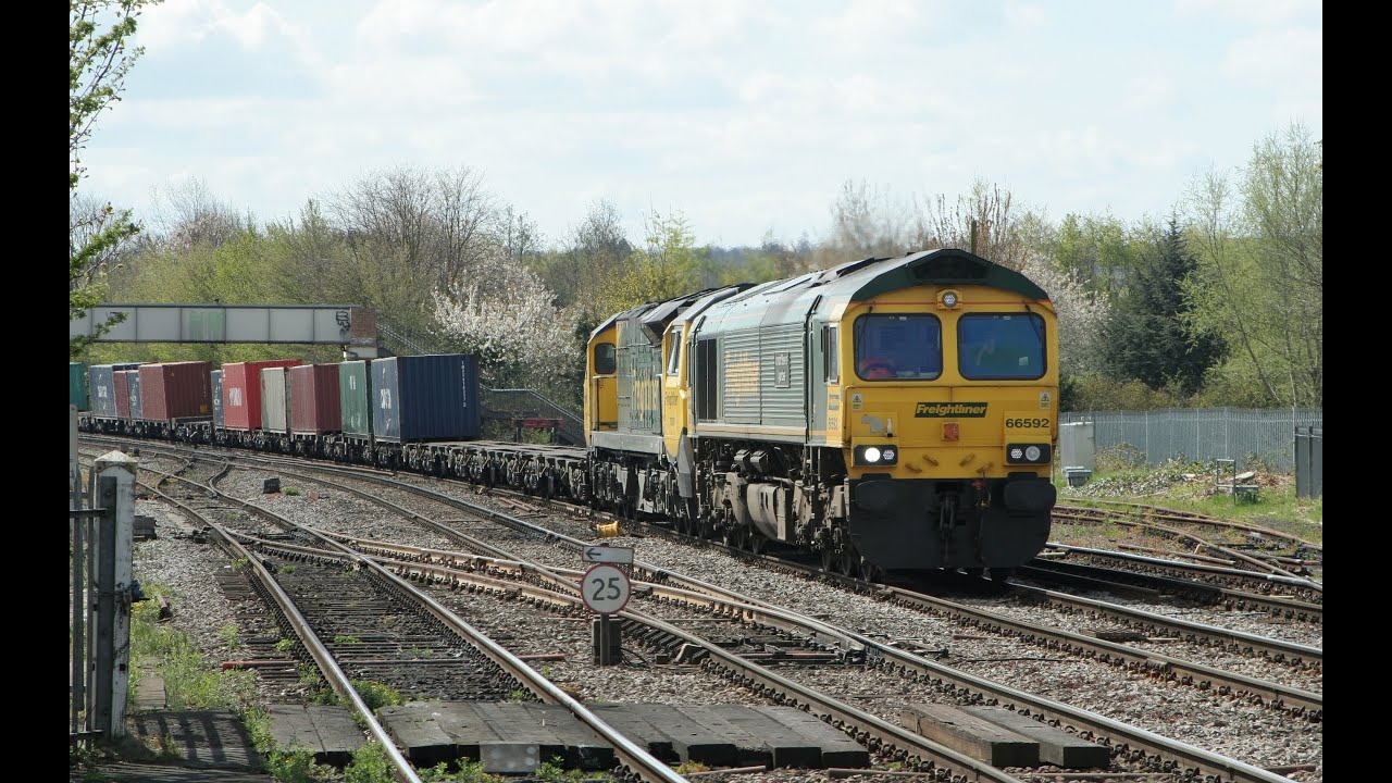 PowerHaul Puller. (66592+70009 on 4M55 @ Oxford)