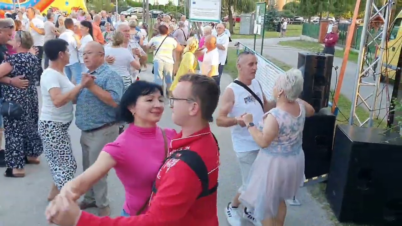 Potańcówka w Staniowicach i piękny gest syna Lidera Zespołu NieTaktowni skierowany do swojej mamy