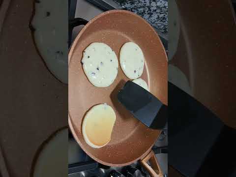 فطائر بيضة واحدة وغير بشوية الدقيق