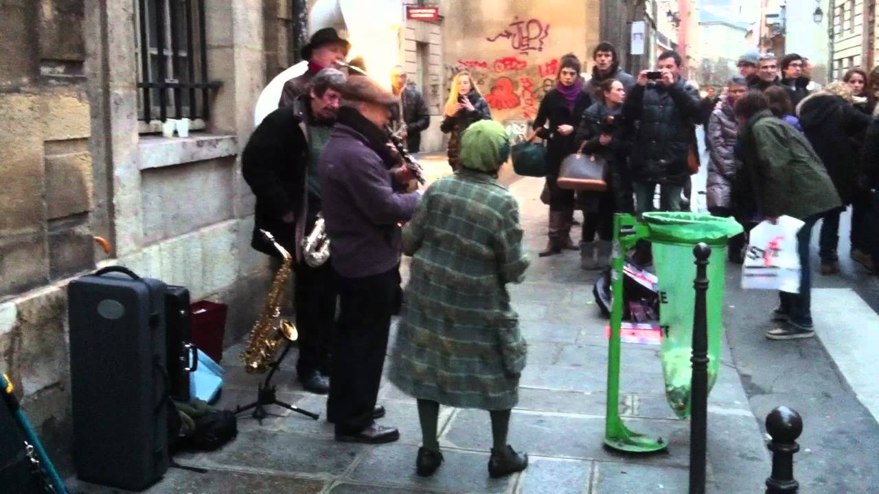 "Si tu vois ma mere" (Midnight in Paris intro song) "Si tu vois ma mere" (Midnight in Paris intro song)