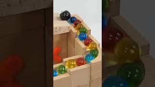 🏁 Corrida de Bolinhas Coloridas no Percurso de Madeira 🌈✨ | #MarbleRun #ASMR #Shorts