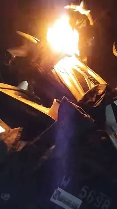 Bonek terciduk motor di bakar