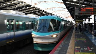 新今宮駅を発車する201系電車と通過する283系「オーシャンアロー」型電車