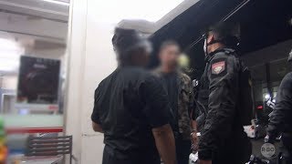 Dihampiri Petugas, Sekumpulan Pria ini Tetap Asyik Minum Miras - 86 Dihampiri Petugas, Sekumpulan Pria ini Tetap Asyik Minum Miras - 86