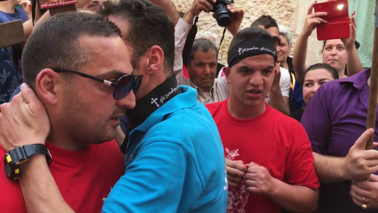 بيت لحم | الجزء الأول من زفة النور المقدس من يوم سبت 2016 .