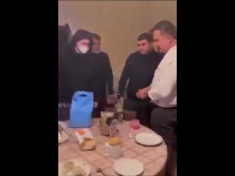 მიხეილ სააკაშვილის თბილისში,  ერთ-ერთ საცხოვრებელ ბინაში დაკავების ვიდეო კადრები გავრცელდა