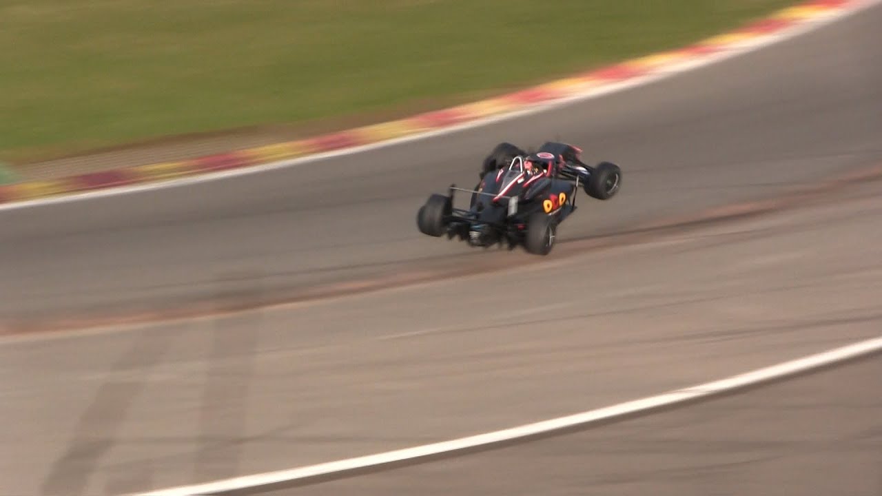 Yu Kanamaru crashes his Formula 3 during testing at Spa-Francorchamps