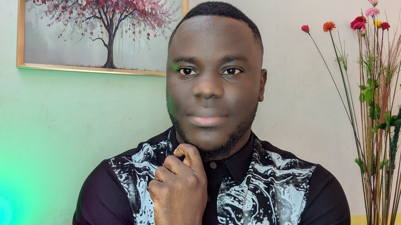 Тот, кто моложе тебя, не может контролировать свою любовь к тебе.