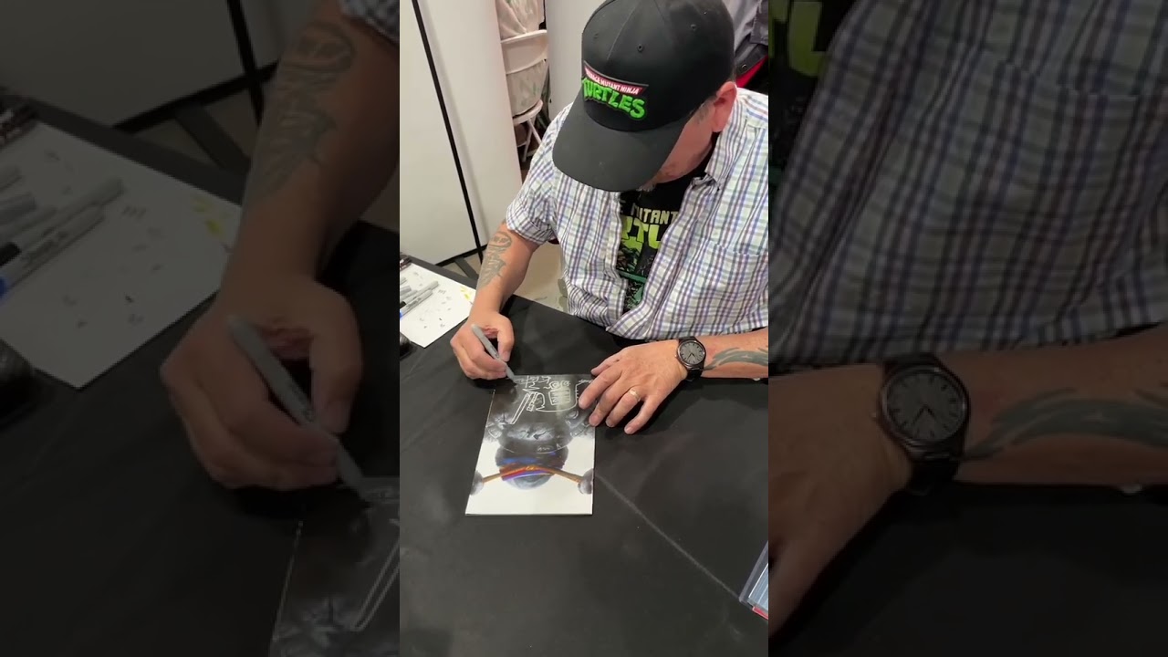 Las Vegas Amazing Con meeting Kevin Eastman and getting a remark and sig for CGC