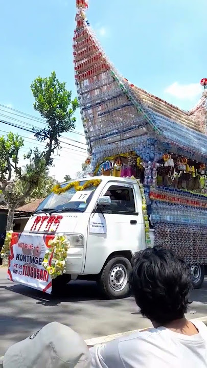 arak-arakan rumah gadang dari botol plastik | karnaval margoyoso salaman 2023 #shorts