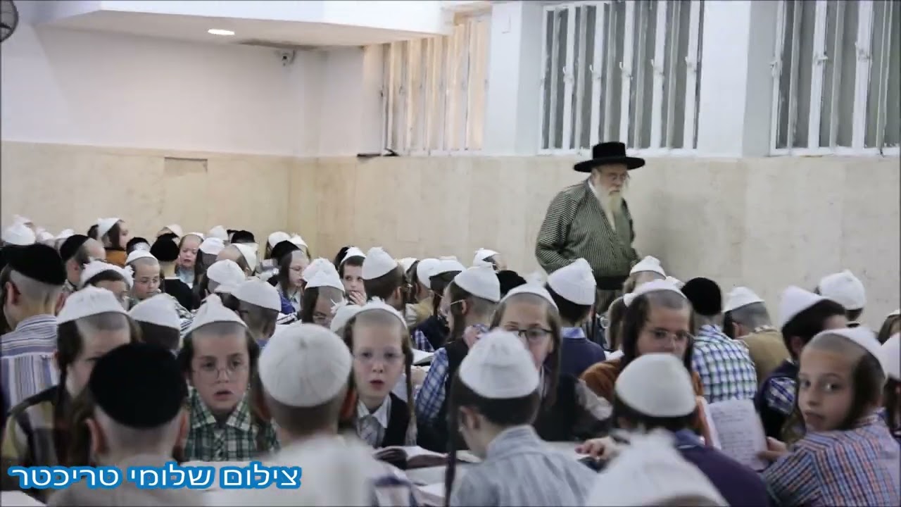 "מפי עוללים": האדמו"ר מתולדות אהרן מסתובב בין ילדי החיידר בלימודם • צפו