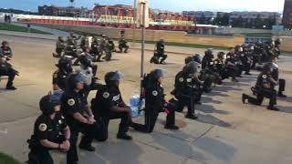 USA: Police officers take a knee with George Floyd protesters in Des Moines
