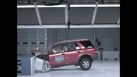 2002 Saturn VUE moderate overlap IIHS crash test