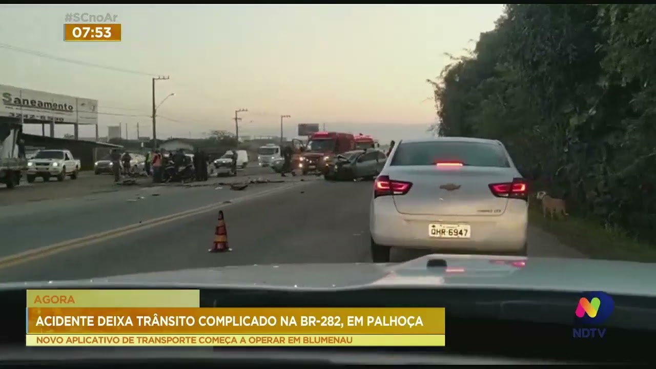 Acidente na BR-282, em Palhoça, complica o trânsito na região na manhã desta segunda-feira Acidente na BR-282, em Palhoça, complica o trânsito na região na manhã desta segunda-feira