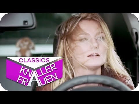 Erstes Mal gemeinsam im Auto [subtitled] | Knallerfrauen mit Martina Hill