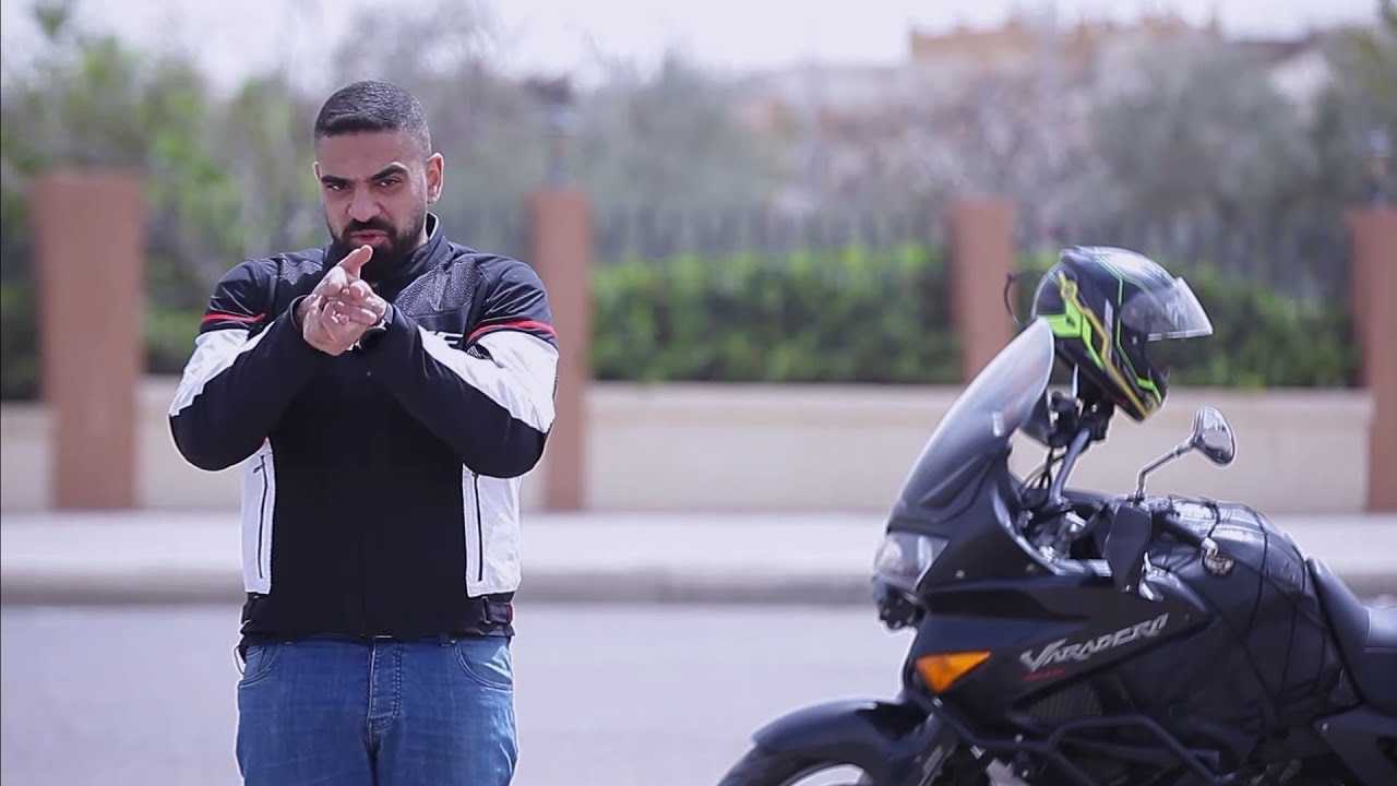 ناس كتیره وهي سایقه بتبص غلط