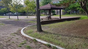 Sim-To-Real: Deep Reinforcement Learning for Autonomous Mapless Navigation of a Flying Robot