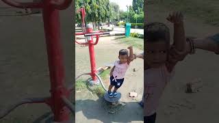 cute girl park mein jhula jhulane ka video