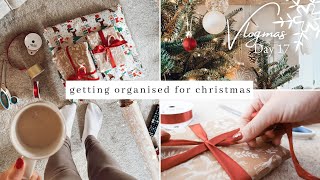 Last Minute Christmas Shopping | gift wrapping, christmas films & getting organised | VLOGMAS day 17