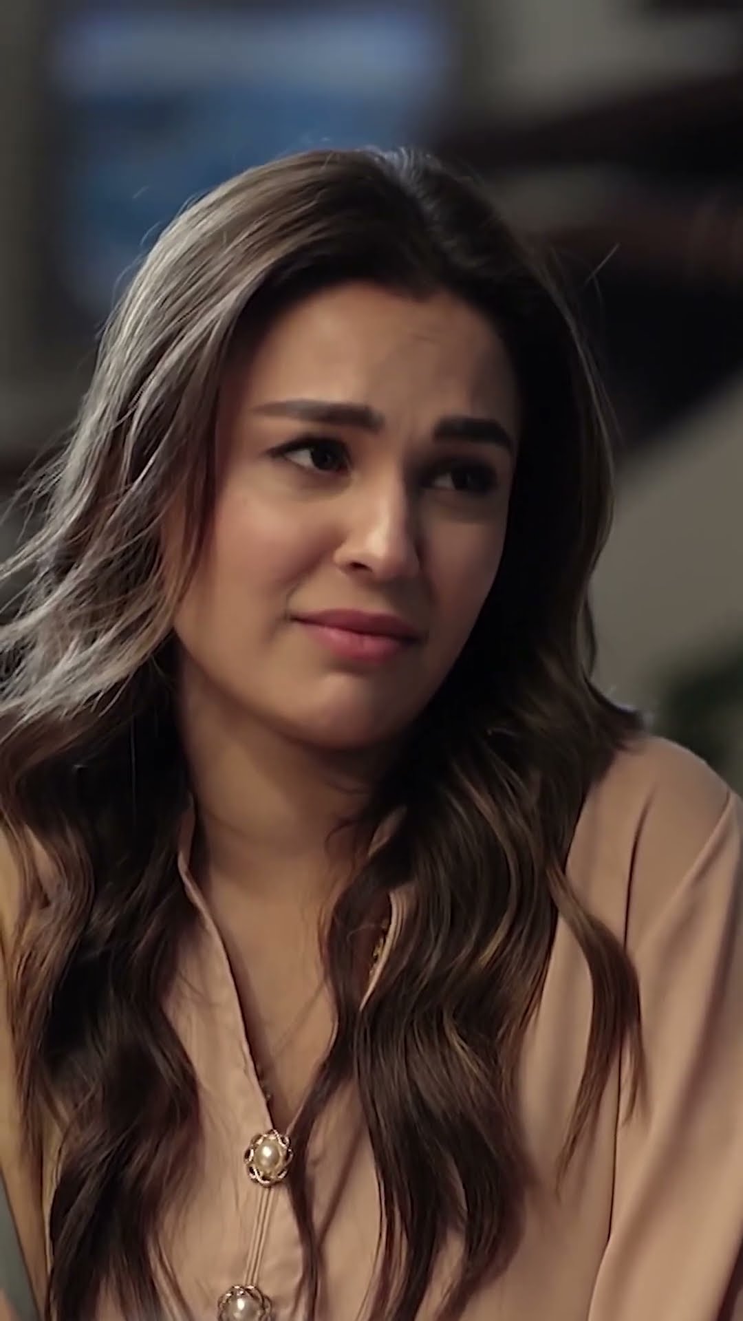 Mohabbat Mera Imtehan Le Rahi Thi ? #ayeishqejunoon  #mahenurhaider  #shorts