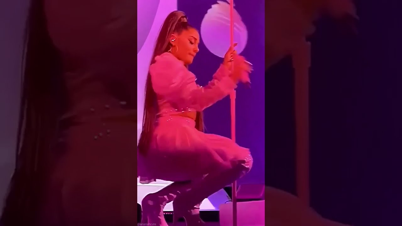 Ariana Grande hot