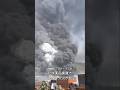 インドで巨大化学倉庫火災、黒煙が空を覆う #インド #火災
