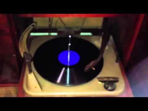 Sleduj West End Blues - Louis Armstrong and His Orchestra (1928) na YouTube