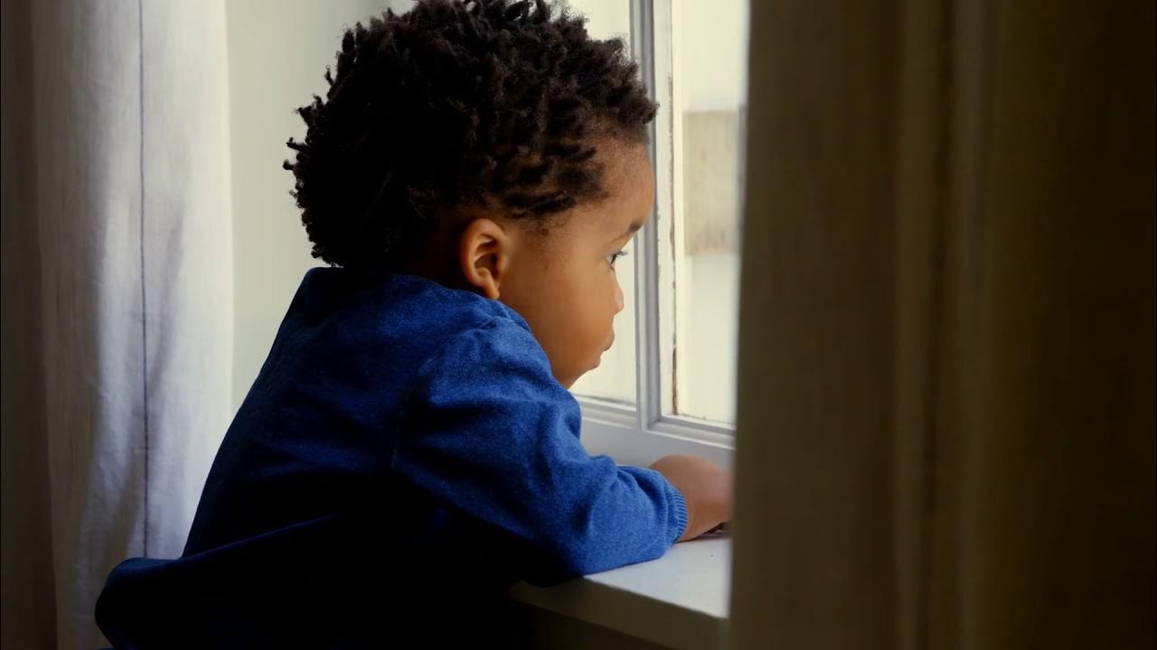 Don t lean the window. Don t lean the window
