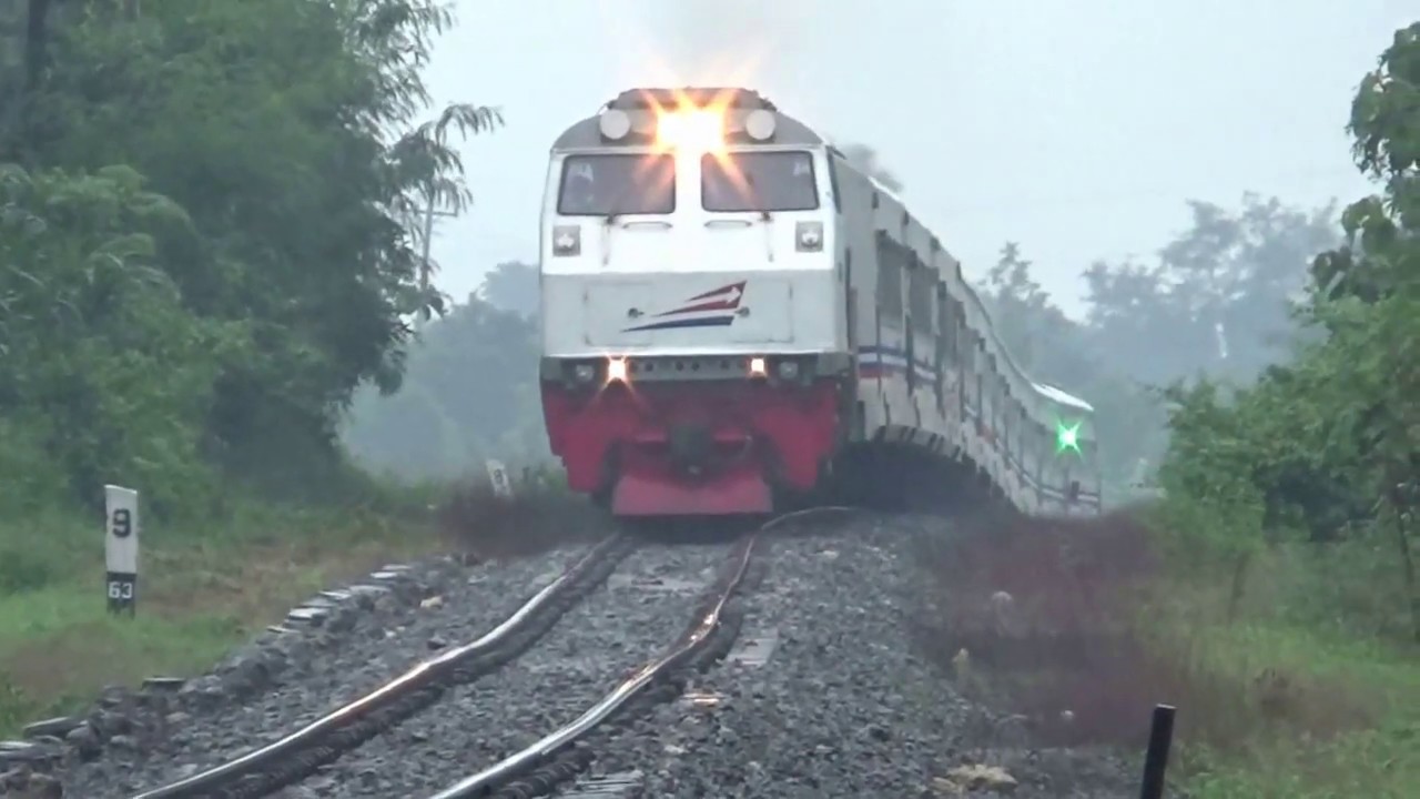 Pesona Jalur KA Gundih yang Sepi