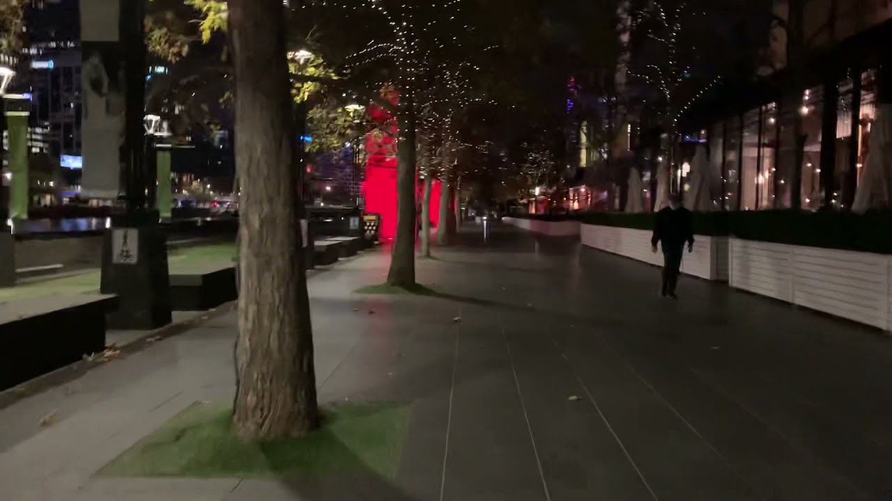 Melbourne empty streets during lockdown may 2021 | empty restaurants on Friday night | Yarra river