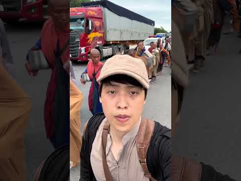 Huy Lê Bộ hành cùng sư Minh Tuệ