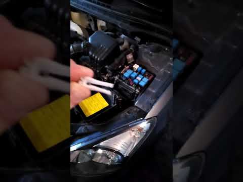 Не горит левая сторона габаритов Hyundai i30 2010 год