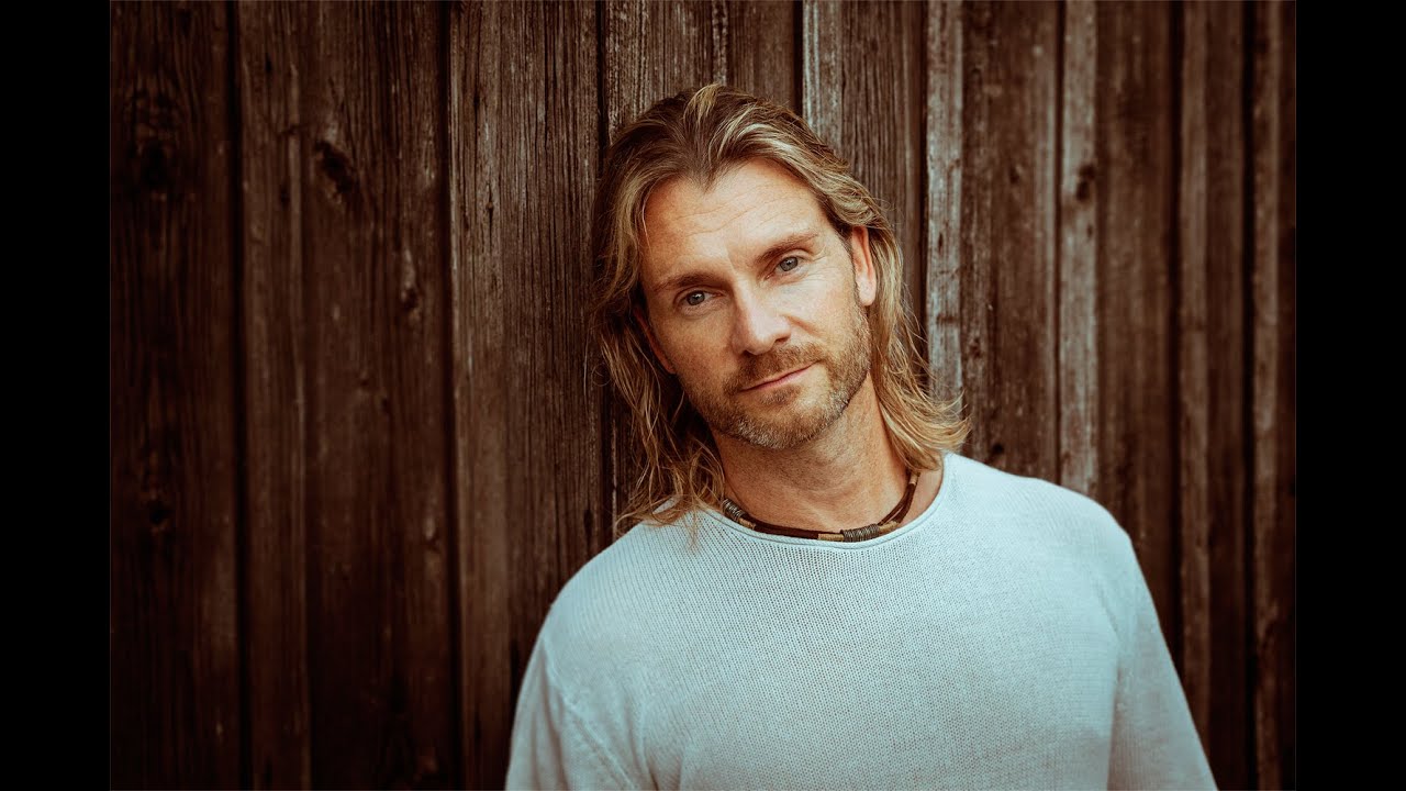 C.B.Green - Somebody's Hero (original version, featuring Anna Sahlene)