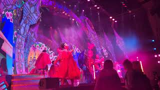Cinderella pantomime finale song at The Hexagon in Reading feat Justin Fletcher