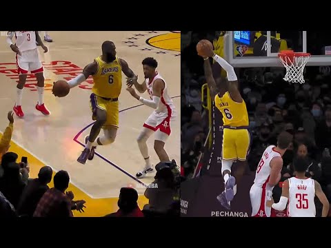 LeBron saves the ball and then takes off for a dunk 😮 Lakers vs Rockets