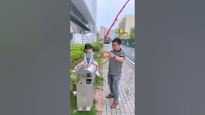 爸爸帶娃也太不靠譜了，撿到鍊子就自己回家了，馨馨：你忘了跟誰一起出來的嗎？ #萌娃#親子#親子日常#搞笑#爸爸帶娃