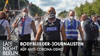 Klaas schickt Bodybuilder-Journalisten auf Anti-Corona-Demo | Late Night Berlin | ProSieben