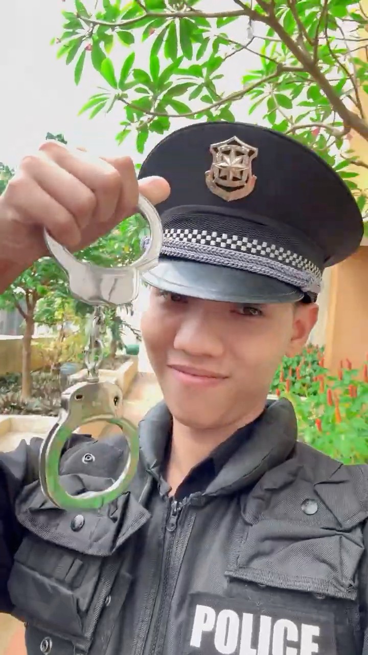 Su Hao comedy: escaped prisoners and police ?