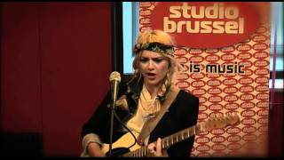 Video-Miniaturansicht von „Studio Brussel: Alice Gold - Runaway Love“