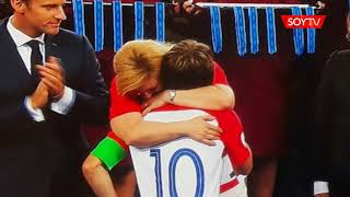 Luka Modric fue elegido el mejor jugador de Rusia y el cálido abrazo de presidenta croata…