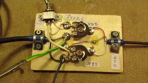 Adapter to send in analog music files into the computer mic input, converting them to MP3 etc