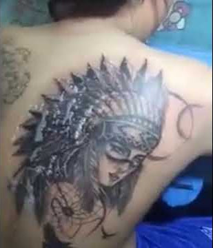 desain tato keren di punggung