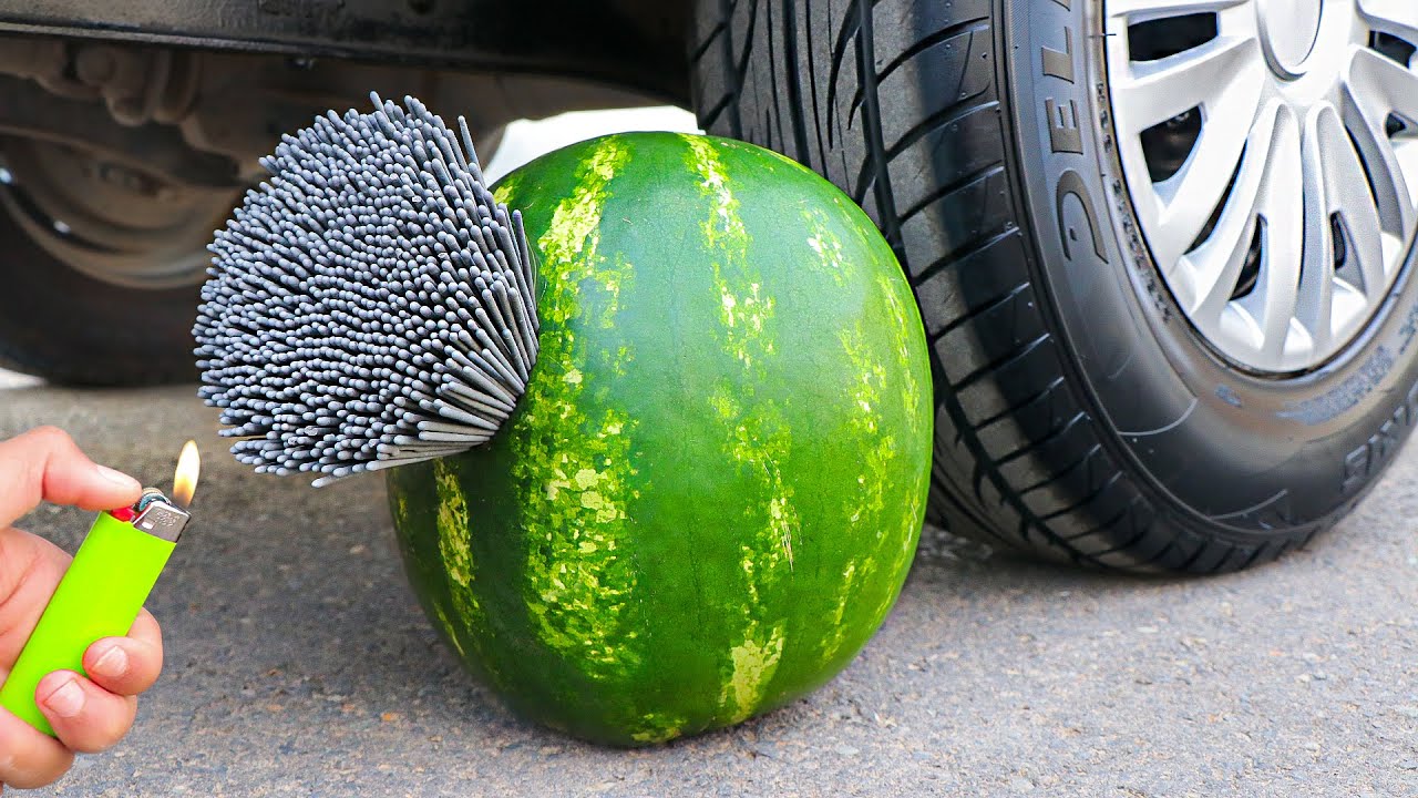 ¡Aplastando cosas crujientes y suaves con mi coche! |Calabazas de Colores vs Rueda de coche!!!