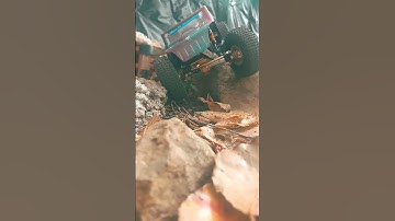 B.B. hitting the rocks at The Pond @simplynobody6480 @tinkertimerc8587 @MofoRC #scx24